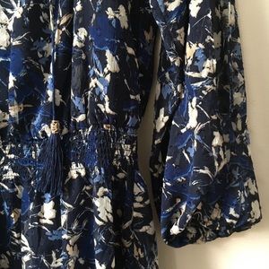 Tassel neck, open sleeves mini dress